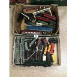 MIXED MODEL RAILWAY ITEMS, INCLUDING HORNBY DUBLO CARGO WAGONS, TRI-ANG CARRIAGE, SCENERY AND MUCH
