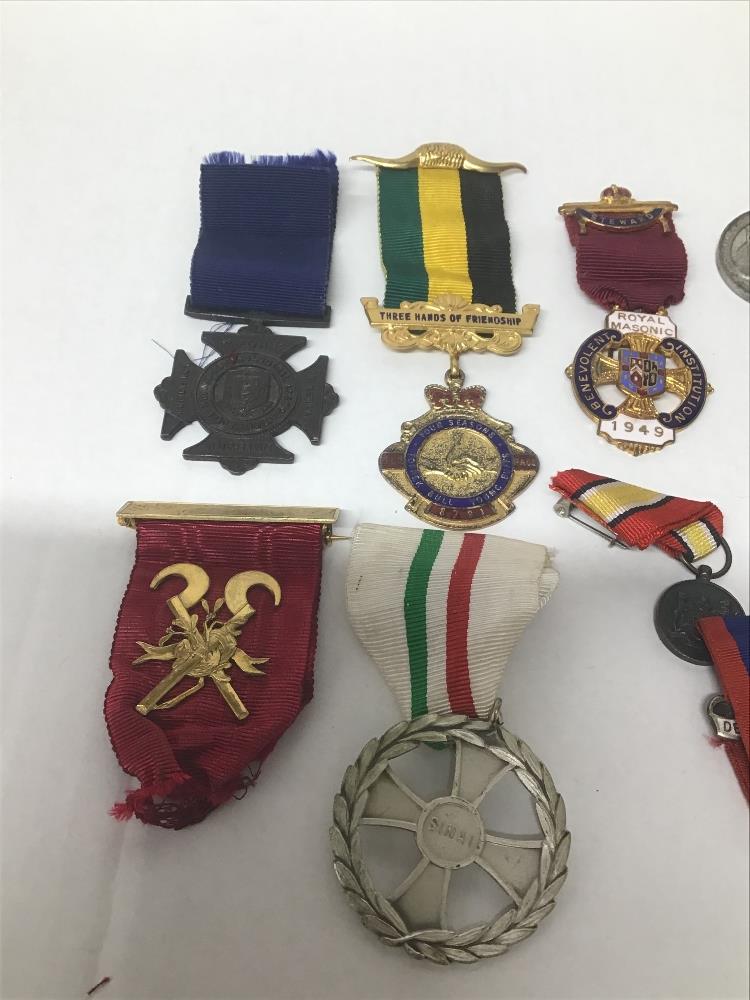 A COLLECTION OF VARIOUS MEDALS, INCLUDING NUMEROUS MASONIC EXAMPLES, A WWII DEFENCE MEDAL, - Image 2 of 4