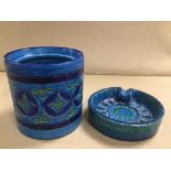 TWO MID CENTURY ITALIAN POTTERY ITEMS BY ALDO LUNDI FOR BITOSSI, COMPRISING AN ASH TRAY AND VASE,