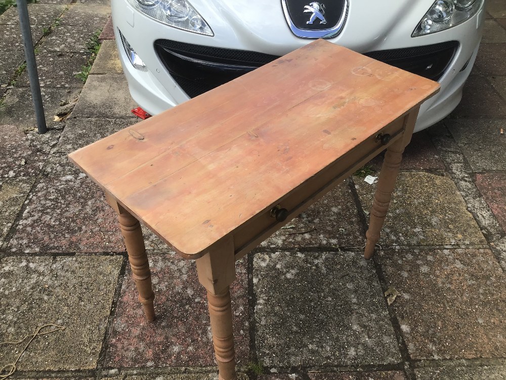 A VINTAGE PINE TABLE WITH DRAWER 90 X 44 X 72CMS - Image 2 of 3