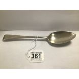 A GEORGE III SILVER BRIGHT CUT HANDLED TABLE SPOON, HALLMARKED LONDON 1788 BY GEORGE SMITH & WILLIAM