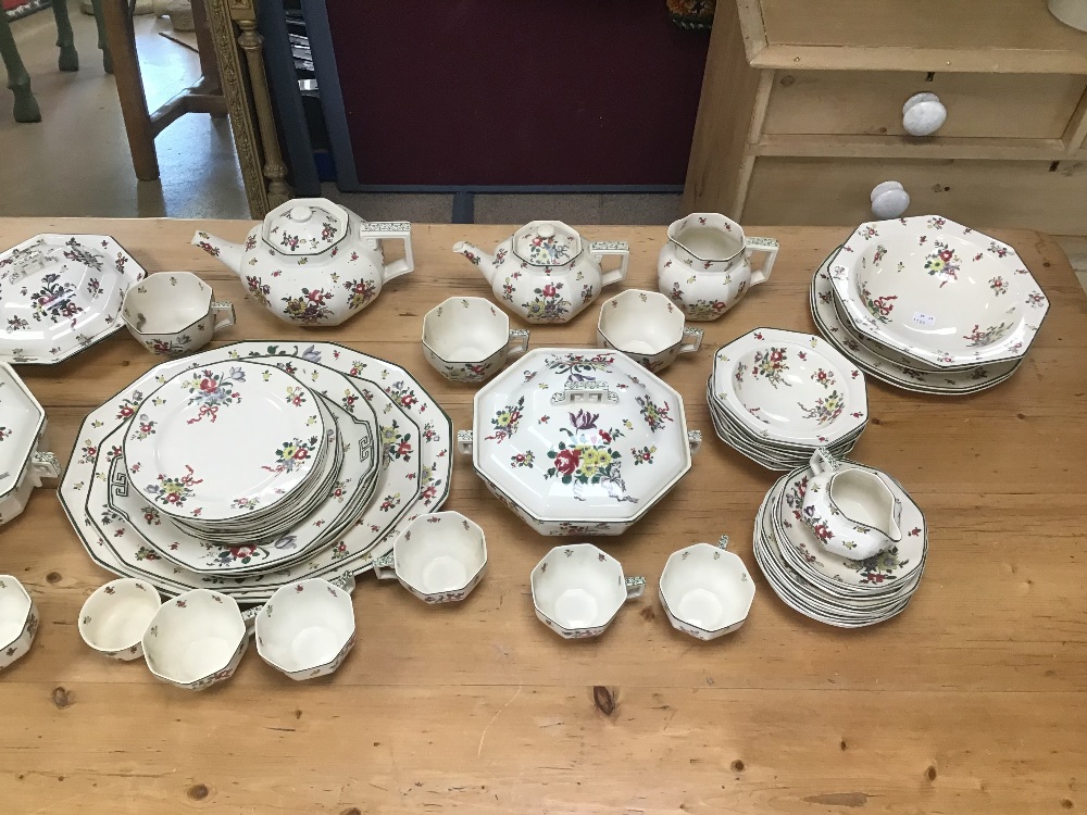 AN EARLY SEVENTY-TWO PIECE ROYAL DOULTON DINNER AND TEA SERVICE (OLD LEEDS PATTERN) - Image 2 of 4