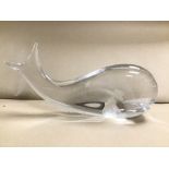 A LARGE GLASS KOSTA BODA "JONAH AND THE WHALE" SCULPTURE BY VICKE LINDSTRAND, 33CM LONG