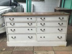 A PART PAINTED EIGHT DRAWER PINE UNIT WITH BRASS HANDLES 152 X 50 X H82 CMS