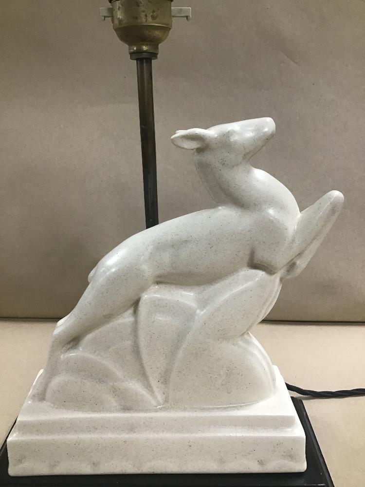 AN ART DECO STYLE FIGURAL TABLE LAMP DEPICTING A LEAPING DEER - Image 3 of 3