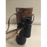 A DOLLOND MONOCULAR 10X50 NO 135146 IN ORIGINAL LEATHER TRAVELLING CASE