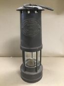 A 20TH CENTURY MINERS LAMP BY E THOMAS & WILLIAMS LTD, CAMBRIAN, NO 149783, 26.5CM HIGH