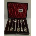 A CASED SET OF SIX LATE VICTORIAN SILVER TEASPOONS, HALLMARKED LONDON 1899 BY WILLIAM HUTTON AND