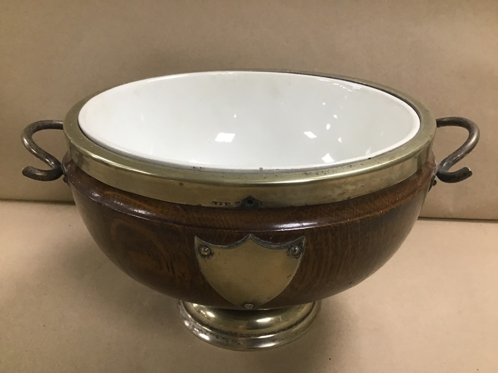 AN OAK ICE BUCKET/BOWL WITH CERAMIC LINING OF CIRCULAR FORM, SILVER PLATE MOUNTS