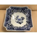 AN 18TH CENTURY CHINESE CHIENG LUNG BLUE AND WHITE PORCELAIN BOWL OF SQUARE FORM, LABEL TO REVERSE