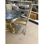 A GREEN MARBLE TABLE WITH AN ORNATE RESIN BASE AND FOUR METAL FRAMED CHAIRS, DIAMETER 118CMS