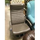 A LEATHER STYLE SWIVEL RECLINING ARMCHAIR IN GREY WITH A CHROME BASE