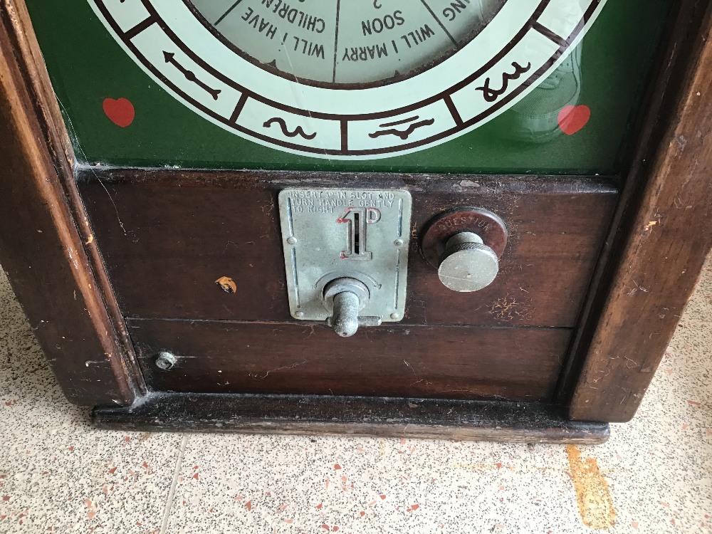 AN ANTIQUE LOVE MACHINE FROM BLACKPOOL PIER, MADE BY ZODIAC MODEL B, MANUFACTURED IN BRITAIN - Image 3 of 4
