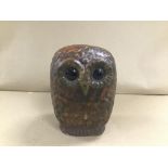 A LARGE FIGURE OF AN OWL BY BERGSTEN, 12.5CM HIGH