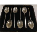 A SET OF SIX SILVER COFFEE SPOONS, HALLMARKED SHEFFIELD 1926 BY COOPER BROTHER'S AND SONS, 40G, IN