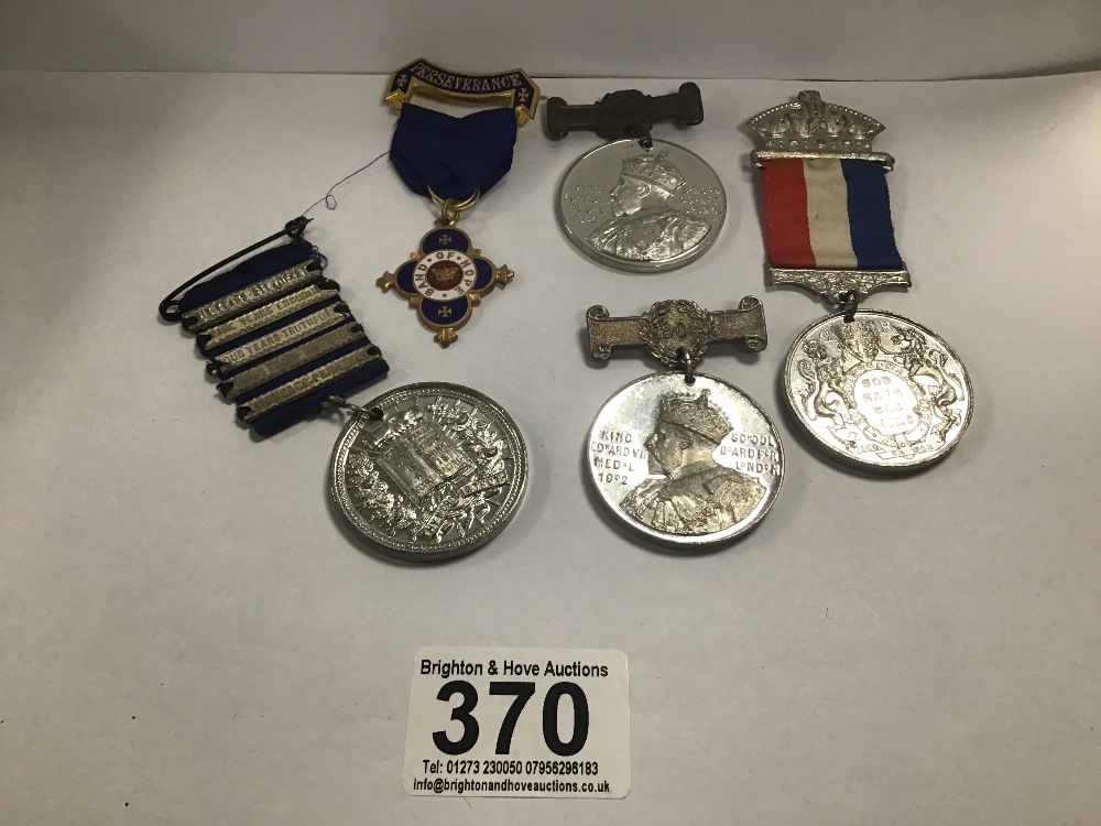 A GROUP OF FIVE EARLY 20TH CENTURY MEDALS, INCLUDING PUNCTUAL ATTENDANCE 1904/05, BAND OF HOPE MEDAL