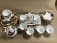 A THIRTY- FOUR PIECE ROYAL ALBERT OLD COUNTRY ROSES TEA SET, INCLUDING TEA POT, TEA CUPS, SAUCERS
