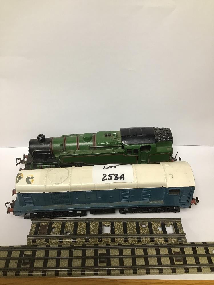 TWO HORNBY DUBLO LOCOMOTIVES, COMPRISING 3-RAIL TYPE EDL 18 AND A DIESEL LOCO D8000