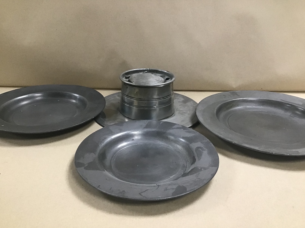 THREE EARLY PEWTER PLATES OF GRADUATING FORM, LARGEST 23CM DIAMETER, TOGETHER WITH A PEWTER INKWELL - Image 2 of 3