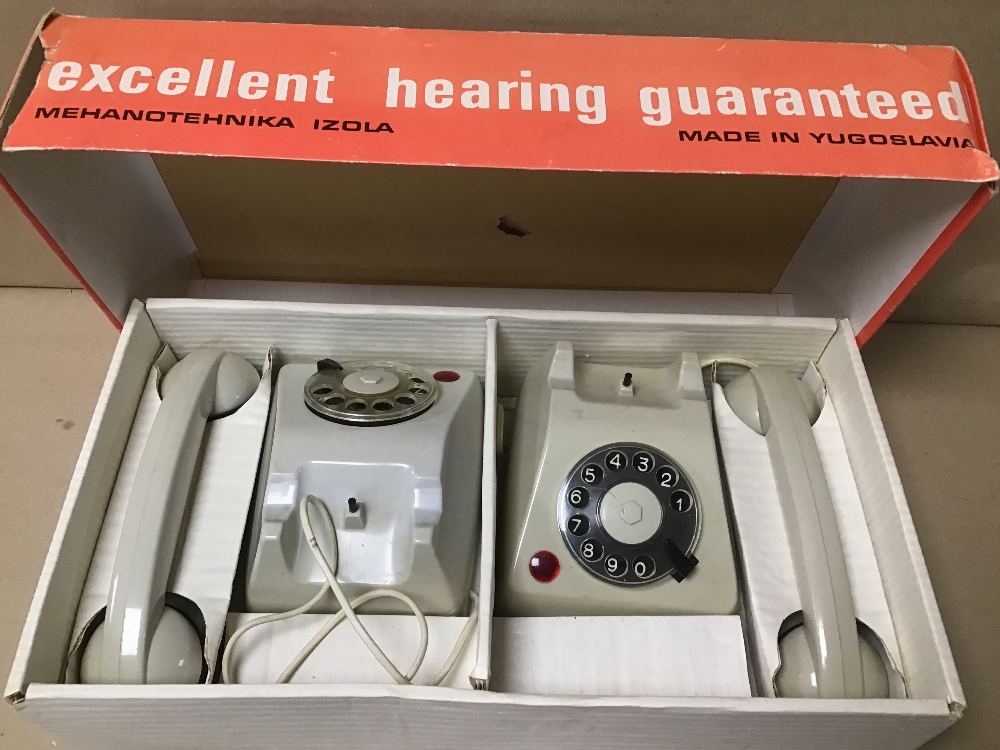 TWO VINTAGE TELEPHONE INTERCOMMUNICATION SET WITH SIGNAL BULB, IN ORIGINAL BOX, MADE IN YUGOSLAVIA - Image 2 of 2