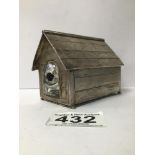 A FINE LATE VICTORIAN NOVELTY SILVER VESTA CASE, MODELED AS A DOGS KENNEL WITH APPLIED ESSEX ROCK