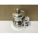 A SILVER PEPPER MILL OF BALUSTER FORM, HALLMARKED LONDON 1995 BY HARRISON BROTHERS AND HOWSON LTD,