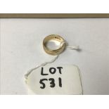 A 9 CARAT GOLD WEDDING BAND RING 3.79 GRAMS SIZE K