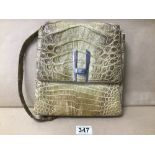 A VINTAGE LEATHER (SNAKE) SKIN HANDBAG.