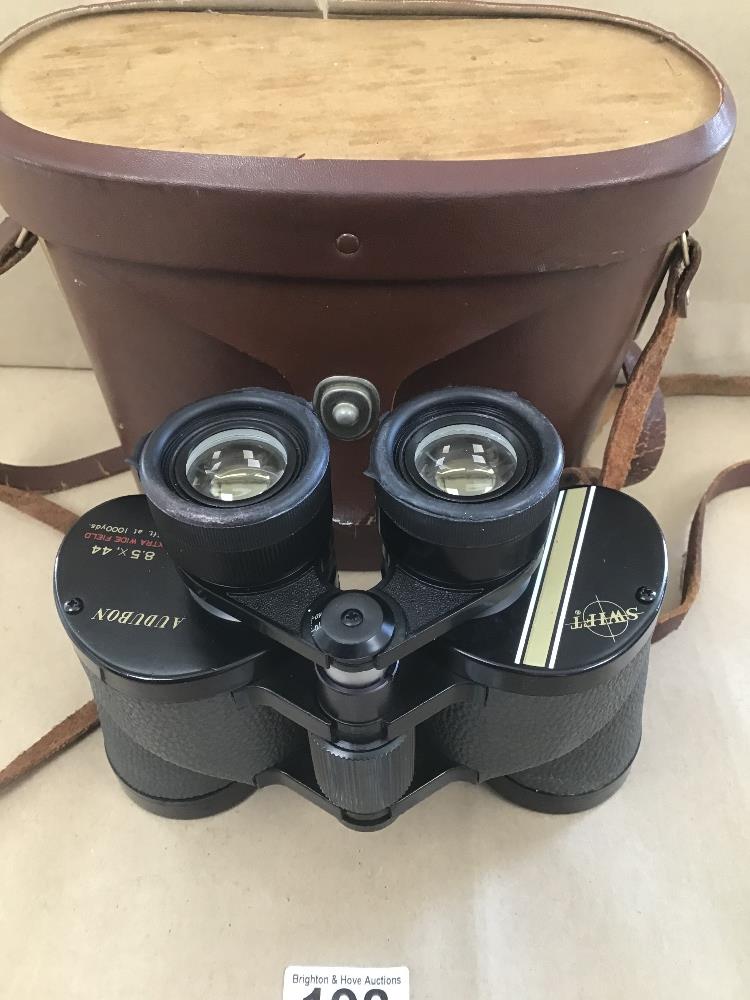 A PAIR OF VINTAGE CASED BINOCULARS BY SWIFT AUDUBON 85 X 44CM - Image 2 of 3