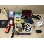 A MIXED BOX OF COLLECTABLES INCLUDING ORIENTAL SCENT BOTTLES, CUFFLINKS AND CHINA
