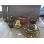 A COLLECTION OF VINTAGE GLASSWARE INCLUDING AMBER AND CARNIVAL GLASS WH HOBNAIL GLASS