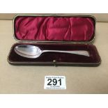 AN EDWARDIAN SILVER CHRISTENING SPOON WITH DELICATE ENGRAVED DETAILING TO HANDLE, HALLMARKED