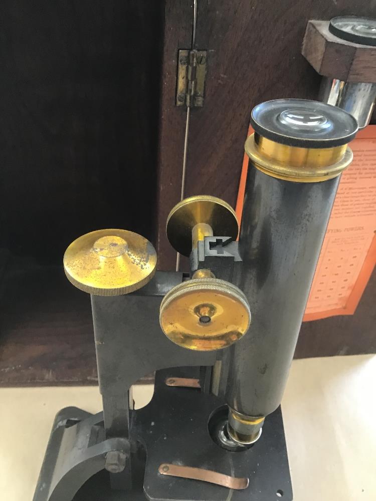 AN EARLY R.J BECK LTD MICROSCOPE IN ORIGINAL WOODEN CASE WITH ACCESSORIES - Image 3 of 5