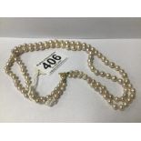 A 14CT GOLD CLASPED TWO STRING PEARL NECKLACE, 40CM LONG