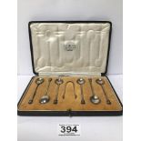 A SET OF SIX GEORGE V SILVER COFFEE SPOONS WITH SEAL LIKE ENDS, TOGETHER WITH MATCHING SUGAR