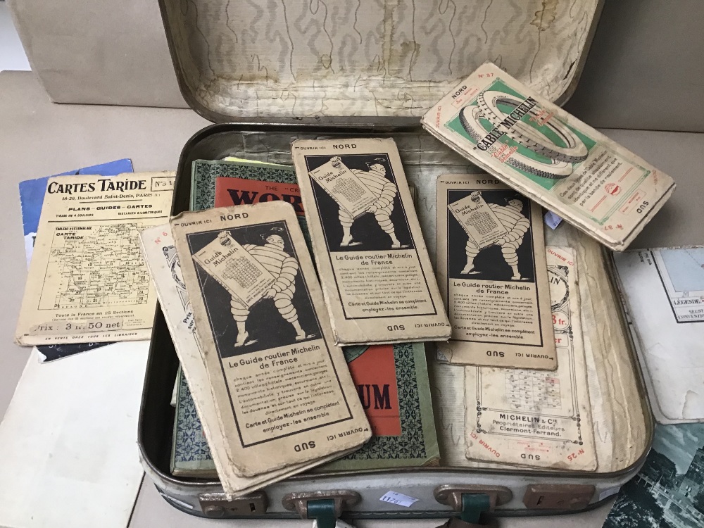 A VINTAGE ARABIAN GULF AGENCIES FLIGHT CASE WITH A LARGE COLLECTION OF STAMP ALBUMS AND LOOSE ONES - Image 5 of 8