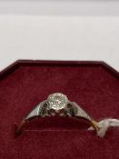 AN 18CT GOLD AND PLATINUM LADIES DIAMOND RING, UK SIZE O, 1.8G
