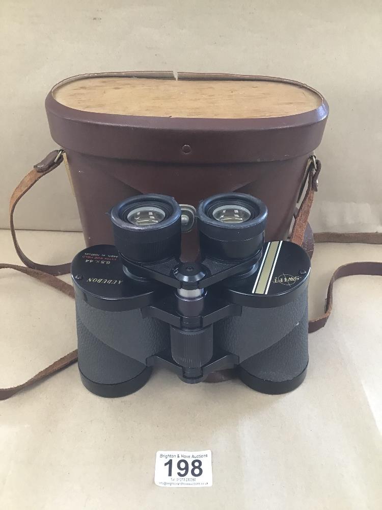 A PAIR OF VINTAGE CASED BINOCULARS BY SWIFT AUDUBON 85 X 44CM