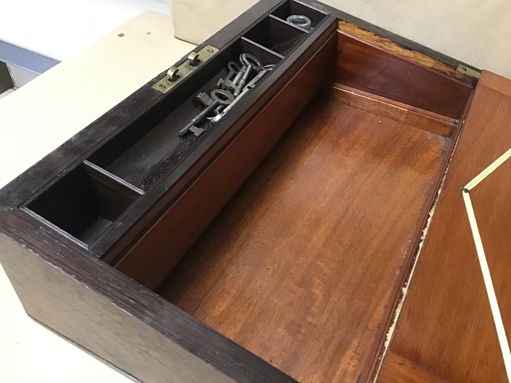 A MAHOGANY 19TH CENTURY WRITING SLOPE - Image 4 of 6