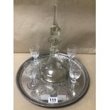 A CLEAR GLASS DECANTER WITH FOUR ETCHED DRINKING GLASSES ALSO A PINDER BROS SILVER PLATED TRAY