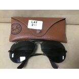 A PAIR OF RAYBAN SUNGLASSES WITH CASE