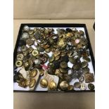 A LARGE COLLECTION OF MILITARY BUTTONS AND BADGES