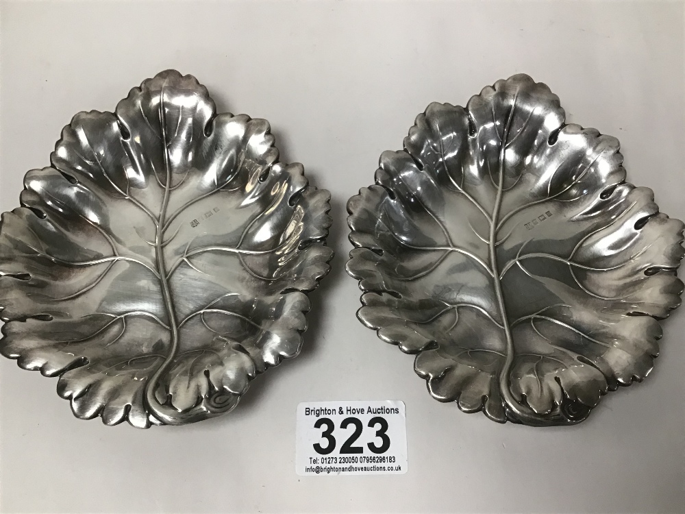 A PAIR OF SILVER CAST SILVER BON BON DISHES FORMED AS VINE LEAVES, HALLMARKED BIRMINGHAM 1967 BY