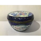 AN EARLY CHINESE DECORATED CLOISONNE LIDDED BOWL 14 X 10 CM