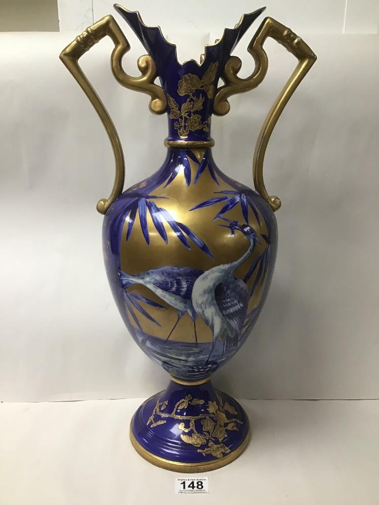 A LARGE VICTORIAN TWO HANDLED VASE DECORATED WITH BLUE AND WHITE SCENES OF STORKS EATING, BLUE AND