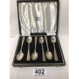 A SET OF EDWARDIAN HALLMARKED SILVER BRIGHT CUT COFFEE SPOONS (CASED)