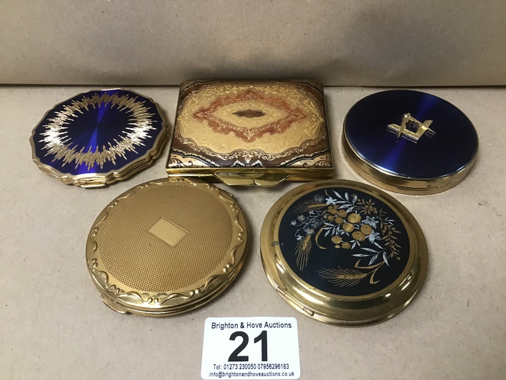 FIVE VINTAGE LADIES COMPACTS, INCLUDING MASONIC MARGARET ROSE EXAMPLE, STRATTON ETC