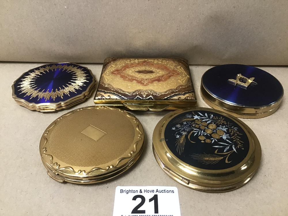 FIVE VINTAGE LADIES COMPACTS, INCLUDING MASONIC MARGARET ROSE EXAMPLE, STRATTON ETC - Image 2 of 4