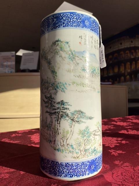 AN EARLY CHINESE PORCELIAN BRUSH POT VASE 28 X 12 CM - Image 8 of 9