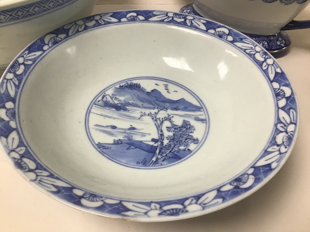 THREE PIECES OF CHINESE PORCELAIN, COMPRISING TWO BOWLS AND A TEA POT - Image 2 of 7